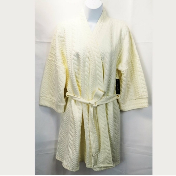🚩🚩FINAL SALE 🚩🚩Tahari  Bath robe - Picture 3 of 8